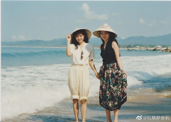 张莉晒旧照为“林妹妹”陈晓旭庆56岁冥诞