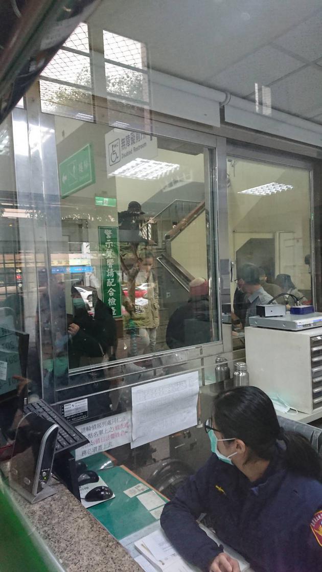 丁小芹躲六天后今早赴监狱报道