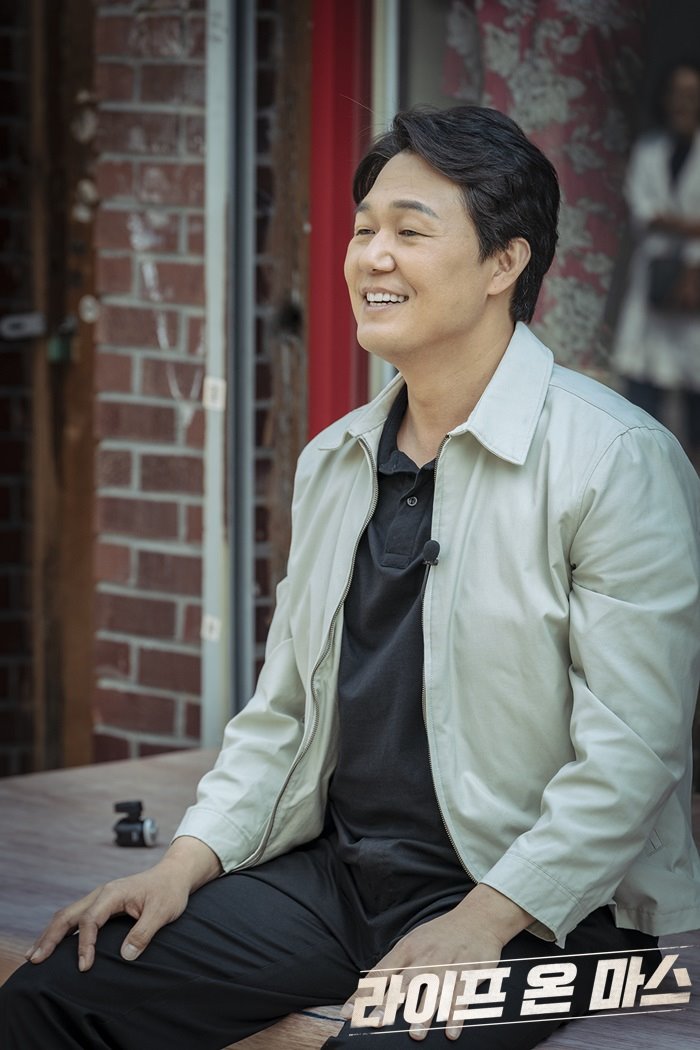 刑警为了重回现代而孤军奋战的故事,朴成雄有望饰演刑警姜东哲(音译)