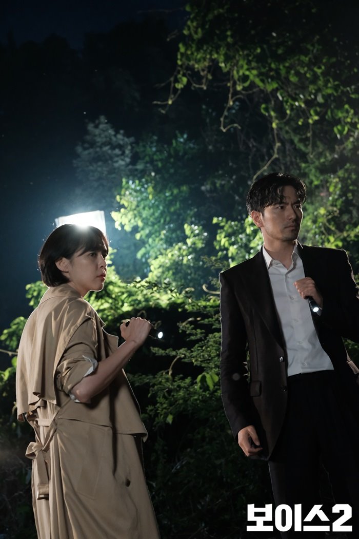 海报剧照剧情:另外,《voice》讲述了112报警中心要员们在犯罪现场黄金