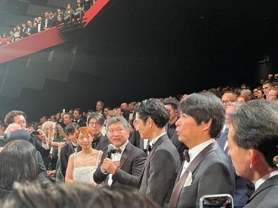 是枝裕和新片《怪物》康城首映 全體觀眾起立喝彩 - 新浪香港