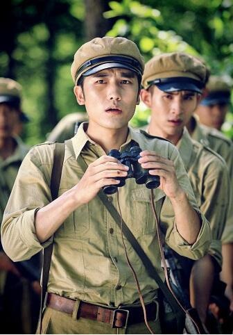 海报剧照剧情:广西桂林战事紧急,始安城中学"小霸王"莫家军,"小宋江"