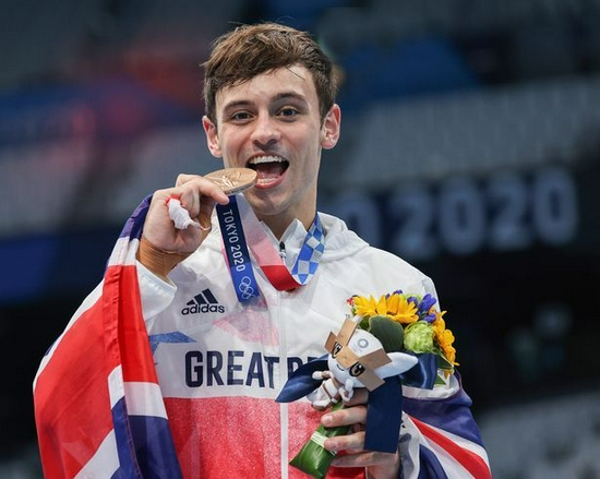 英国跳水名将托马斯戴利与caa签约转型为主持人