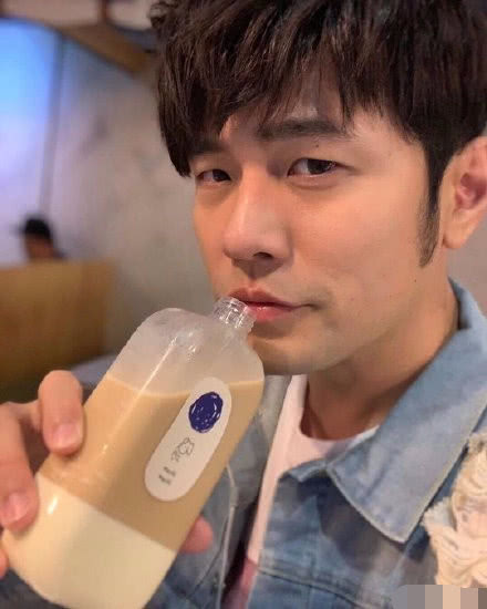 粉丝晒周杰伦老年妆催发专辑 本人转发：还算有型