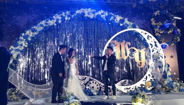 郑恺现场大方送豪车