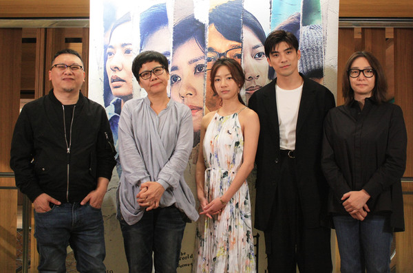 《我们与恶的距离》编剧吕莳媛（左2）。