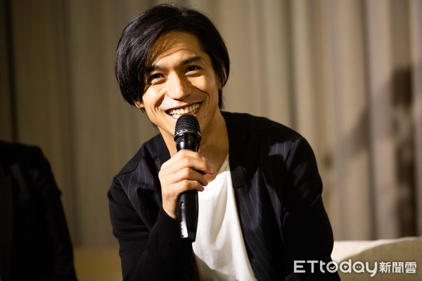 锦户亮接受台媒采访称想牵女友的手去迪士尼