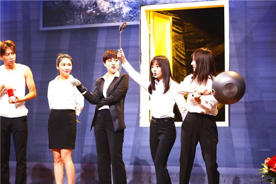 加速成员鲍春来鞠婧祎爱笑深情共舞