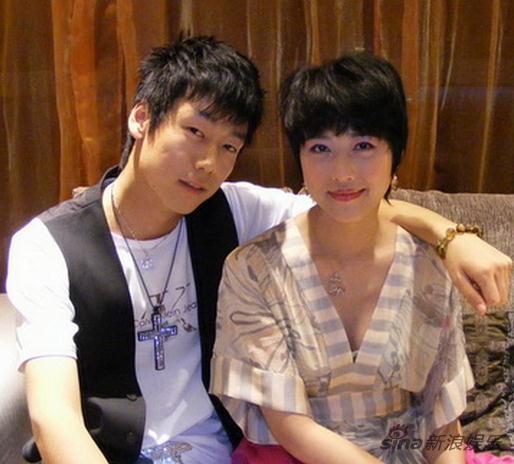 音乐人李贵府曝结婚照 周海媚粉丝送祝福