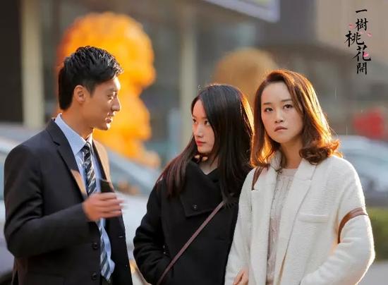 剧照：盛誉与盛放（郭晓婷 饰）、盛开（蓝盈莹 饰）争执