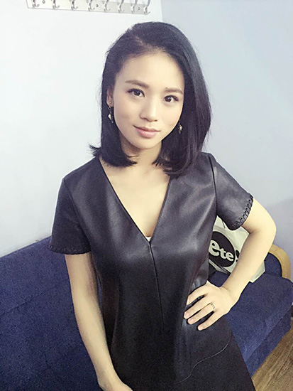 黄英携新歌上《美丽俏佳人》