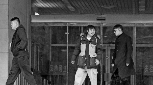 刘云天、乔杉、曹云金（从左到右）现身春晚审查现场。