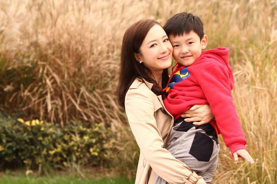 李依晓饰张映雪