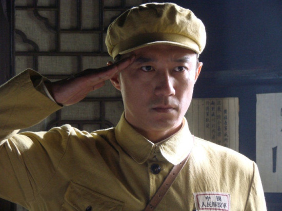 《背着奶奶进城》硬汉王新成妻管严