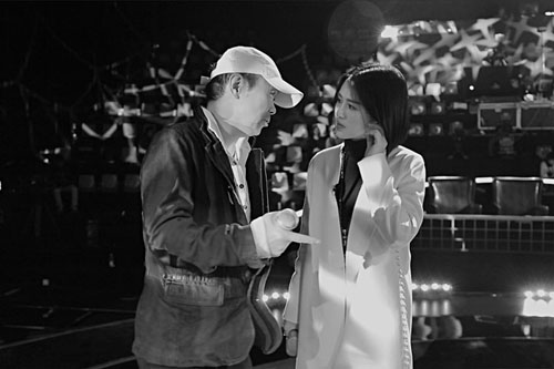 崔健推荐谭维维上节目:她有一面特摇滚