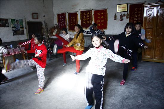 柳子剧团的学生们