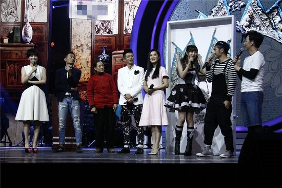 刘团长与《为你而歌》主持人董姝、六位嘉宾