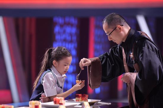 茱迪的水果魔方接受"地狱导师"刘一帆检查  /6