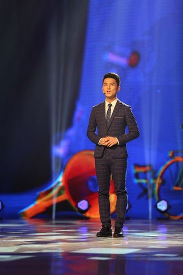 姜帆被称为"小黄健翔"