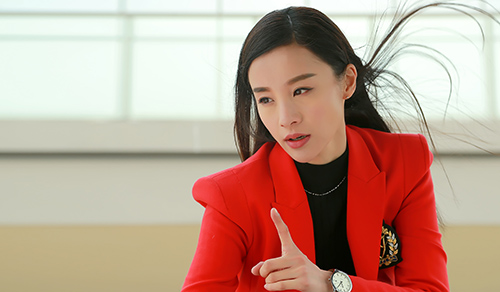 《乌鸦嘴》《他来了》章龄之打女也疯狂