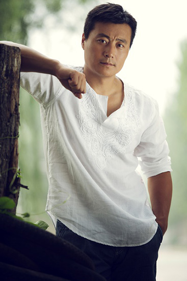 任程伟新戏变身黄老邪 帅气多金睿智儒雅