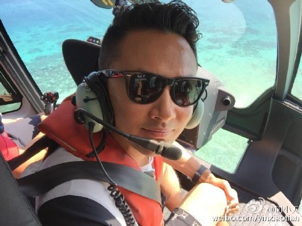 印小天坐直升机