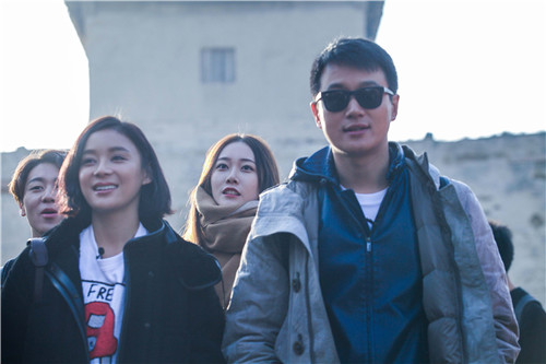 明星带队职业体验 袁姗姗佟大为暗自较劲