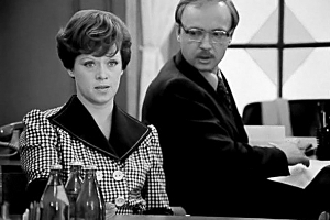 梁赞诺夫1977年的电影作品《办公室的故事》堪称巅峰之作。