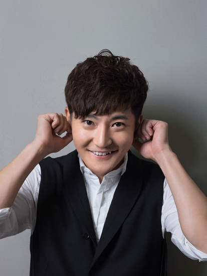 郭京飞《解密》杀青开启军官style