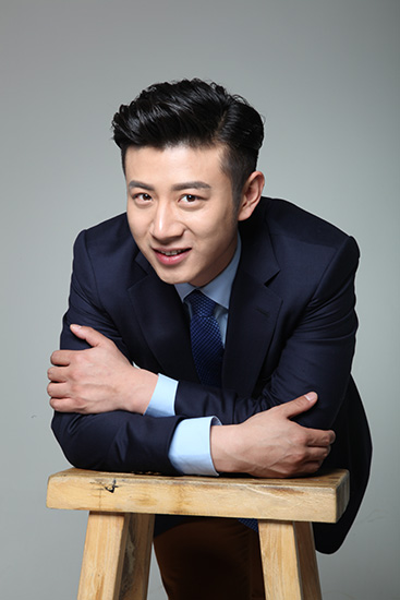 高晓攀接多家卫视邀请 被称晚红强势霸屏