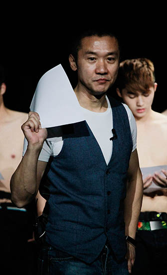 一年级胡军助阵黄志忠花式虐学生