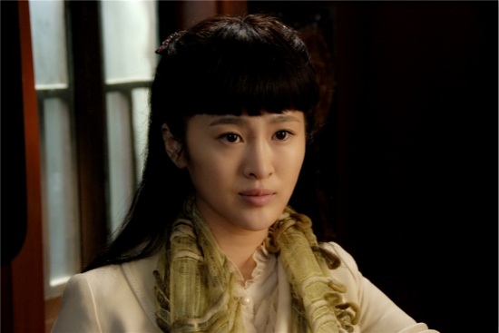 《青岛往事》林伊婷新戏开机乖乖女上身