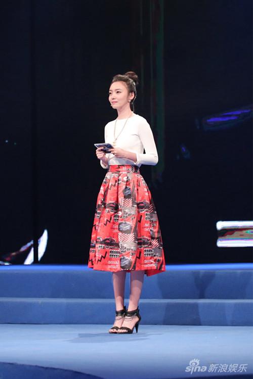 日前,林源受邀主持央视电影频道《佳片有约》栏目