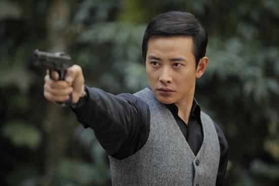 罗晋饰演唐余锦