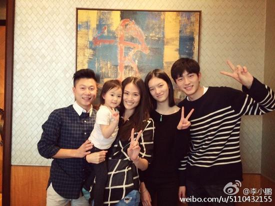 金大川和女友与李小鹏一家