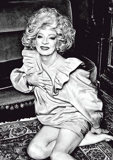 美国变性女星霍利伍德劳恩病逝终年69岁