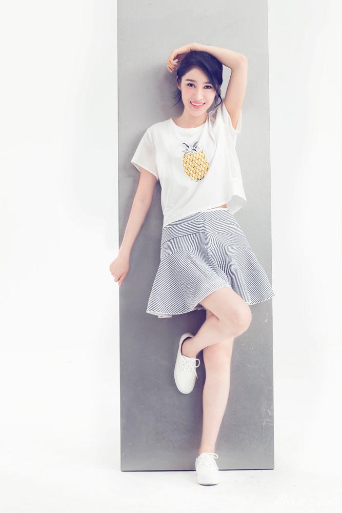 近日,新人女演员姜雯主演的《从天儿降》正在热映中,与角色匹配度极高