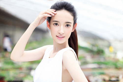 柠檬初上热拍康宁演小警花引期待