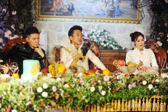 冯绍峰表现呆萌