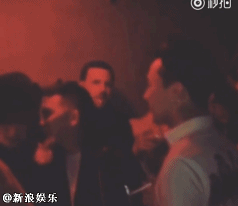 权志龙夜店抽烟豪饮醉酒