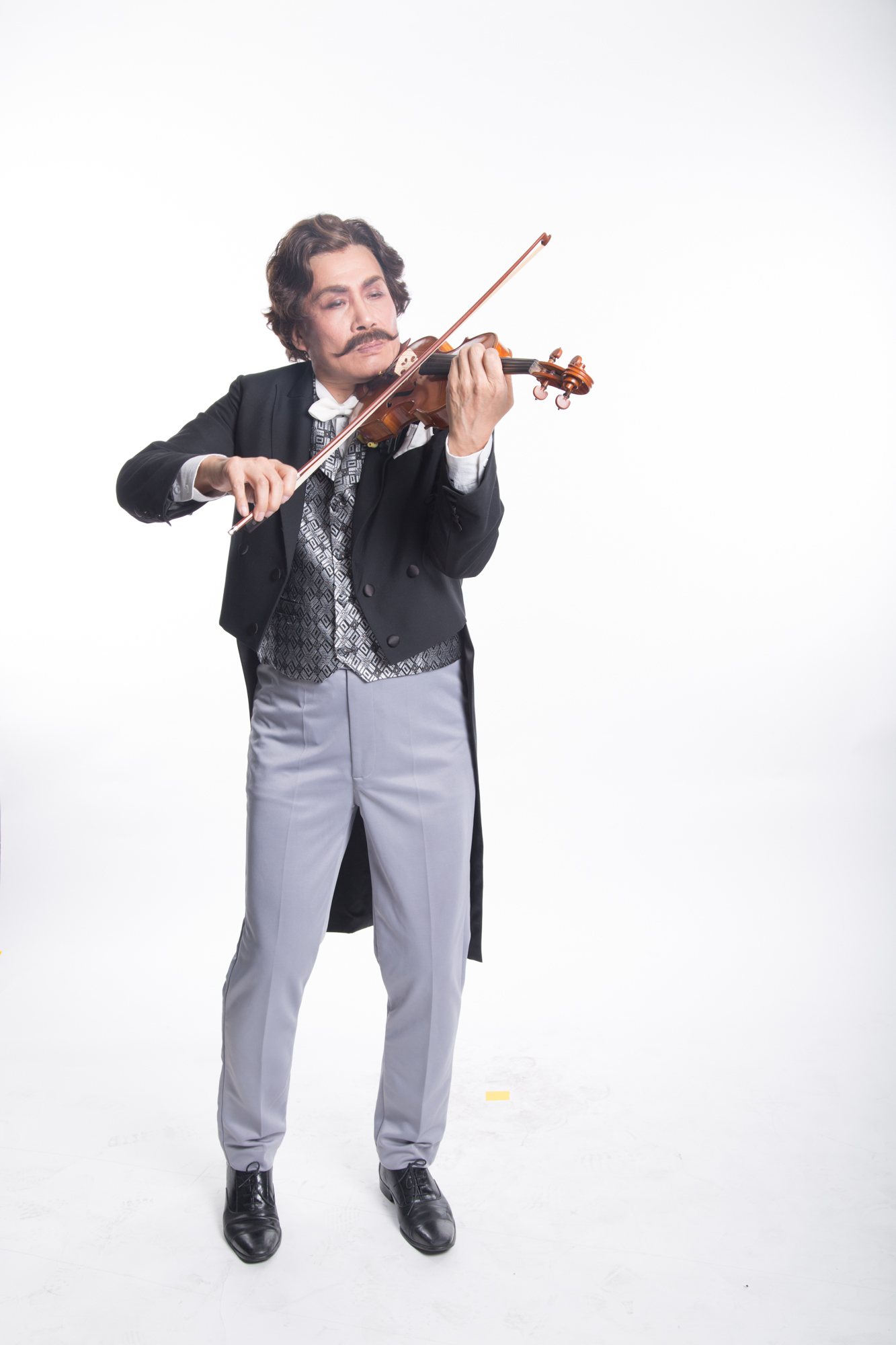 约翰施特劳斯宗平演绎另类音乐家