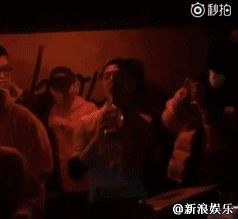 权志龙夜店抽烟豪饮醉酒