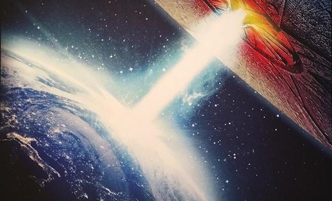 《独立日2》首曝预告 《2012》导演执导