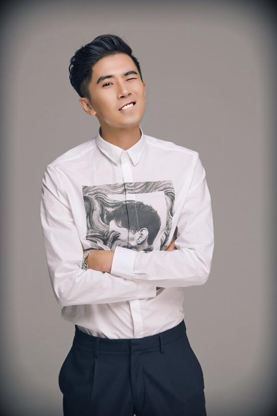 内蒙古歌手舒克参加真人秀 排舞帅气