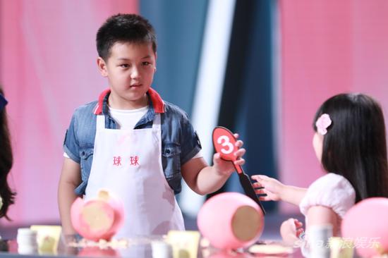 Angela性格大方自来熟