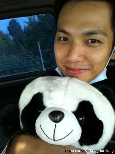 钟汉良多次晒出“女儿”黑花