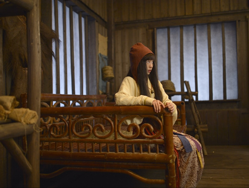 宋欣佳怡饰蛊娘