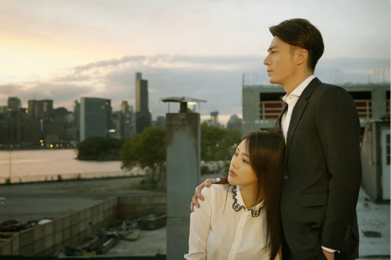 简瑶薄靳言桥上告别