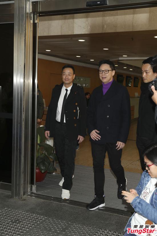 陈志云在王喜的陪同下现身