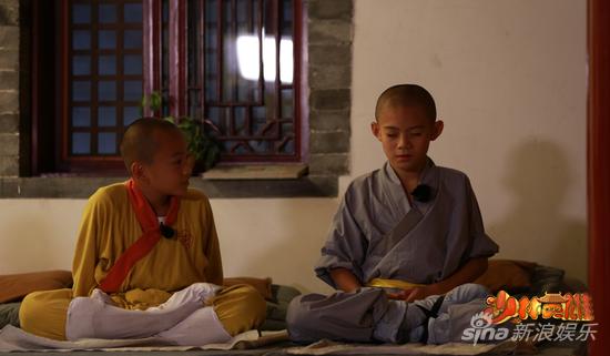 释小松夜袭，使劲浑身解数叫醒萌娃